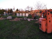 Stavba opěrné zdi u zahrady školy 2017